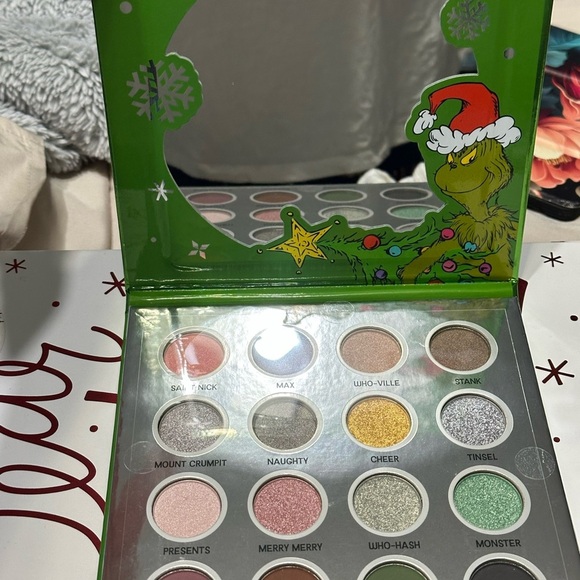 -SALE-Dr. Seuss The Grinch 16 Color Eyeshadow Palette - Picture 6 of 6